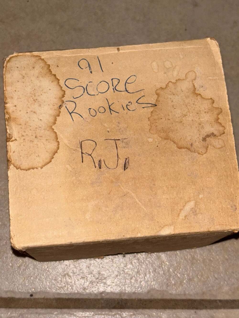 Huge Lot of Baseball Cards: over 100-Count Box Full! - Picture 2 of 2